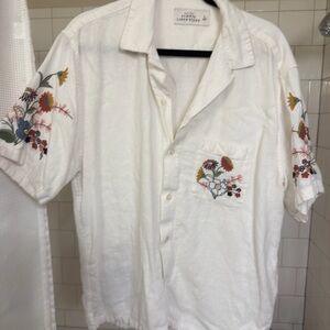 Abercrombie & Fitch White Shirt with Floral Embroidery, size L